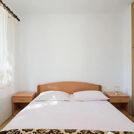 Pinija Apartamento Supetar