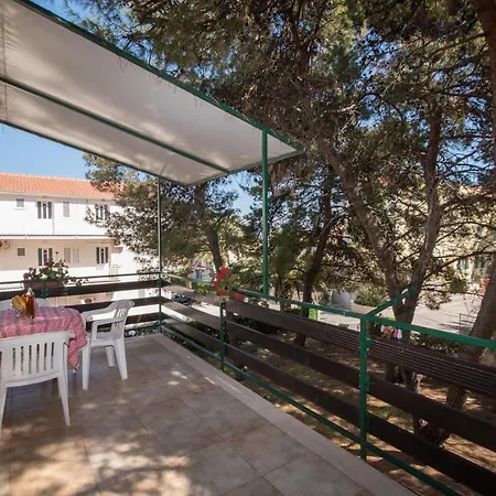 Pinija Apartamento Supetar