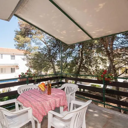 Pinija Apartamento Supetar